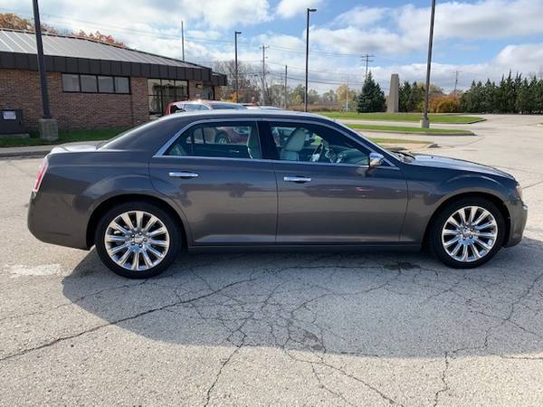 2014 Chrysler 300 Sedan - cars & trucks - by owner - vehicle... for sale in milwaukee, WI – photo 7