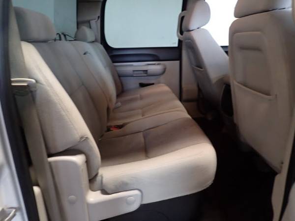 2011 Chevrolet Silverado 1500 4x4 LT 4dr Crew Cab 5.8 ft. SB, White for sale in Gretna, NE – photo 14
