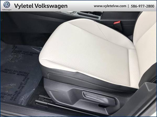 2020 Volkswagen Jetta sedan R-Line Auto w/ULEV - Volkswagen Pure for sale in Sterling Heights, MI – photo 18