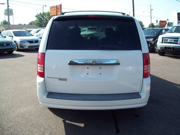 2008 Chrysler Town & Country Touring - 157k mi - Non Smoker Driven for sale in Southaven, TN – photo 3