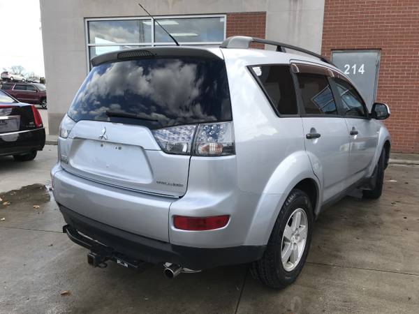 2007 Mitsubishi Outlander - cars & trucks - by dealer - vehicle... for sale in Dearborn, MI – photo 3