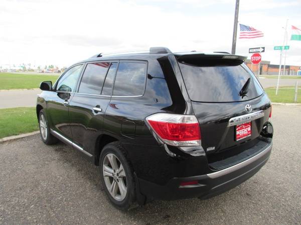2013 Toyota Highlander Limited 4WD - cars & trucks - by dealer -... for sale in Moorhead, ND – photo 3