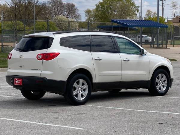2011 Chevrolet Traverse LT AWD - - by dealer - vehicle for sale in Council Bluffs, NE – photo 8