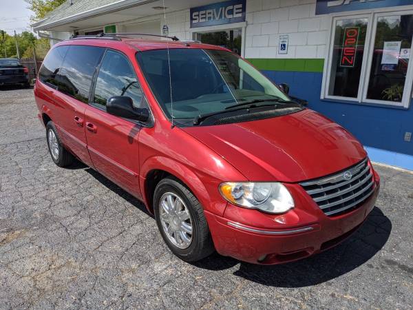 2007 Chrysler Town and Country Limited - - by dealer for sale in Creve Coeur, IL – photo 2