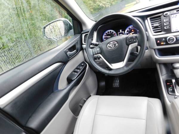 2015 *Toyota* *Highlander* *FWD 4dr V6 XLE* SILVER for sale in Fayetteville, AR – photo 16