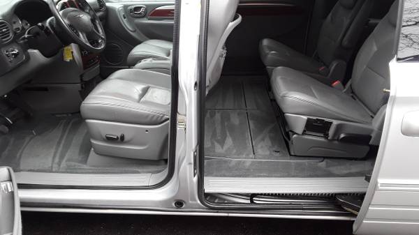 2005 Chrysler Town & Country Limited Edition - - by for sale in Middletown, DE – photo 2