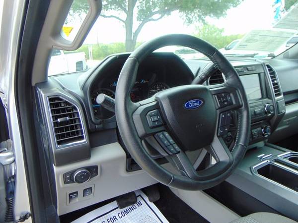 2017 Ford F-150 CREW CAB XLT (*Mileage: 33,728!) - cars & trucks -... for sale in Devine, TX – photo 4