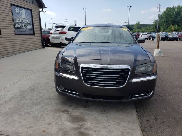 Nice!!2013 Chrysler 300 4dr Sdn 300S RWD for sale in Chesaning, MI – photo 7