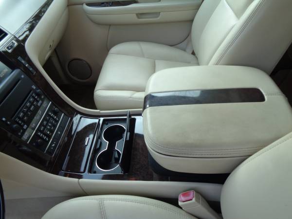 2007 Cadillac Escalade AWD Fully Loaded Very Clean for sale in Waynesboro, MD – photo 14