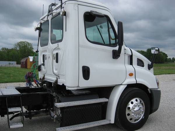 2015 Freightliner Cascadia 113 Daycab Great WB & Lightweight! for sale in Lone Jack, MO – photo 10