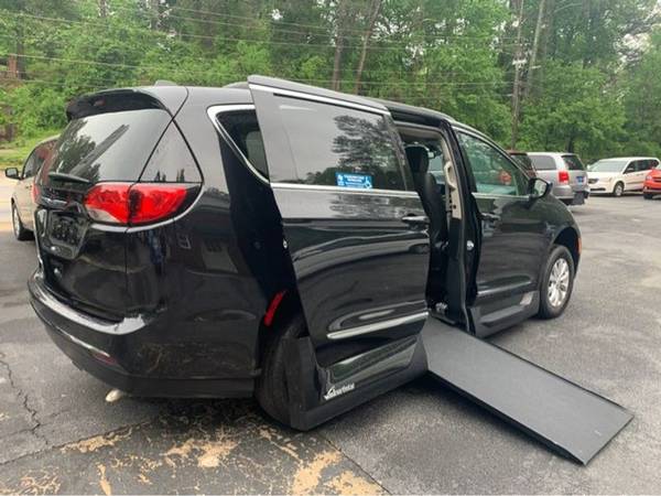2017 Chrysler Pacifica Touring-L handicap wheelchair side for sale in Dallas, MI – photo 14