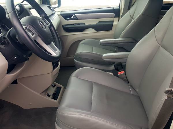 2014 Volkswagen Routan SE - Loaded and Gorgeous! Completed for sale in Burnsville, MN – photo 8