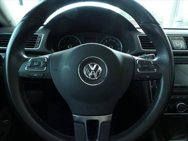 2015 VW PASSAT TDI SEL PREMIUM NAV/LEATHER/SUNROOF/VW WARRANTY for sale in Eau Claire, WI – photo 8