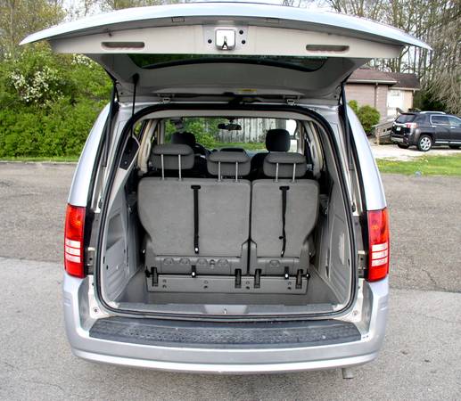 2010 CHRYSLER TOWN & COUNTRY TOURING, 3 8L V6, clean, runs great for sale in Coitsville, OH – photo 15