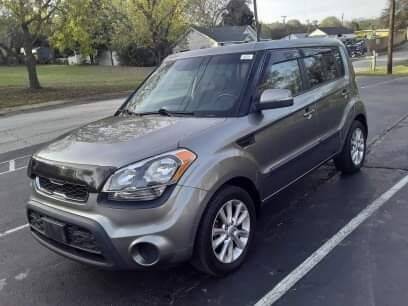 2013 Kia Soul + 4D Wagon One Owner Clean Title 28mpg. Looks and runs... for sale in Piedmont, SC – photo 3