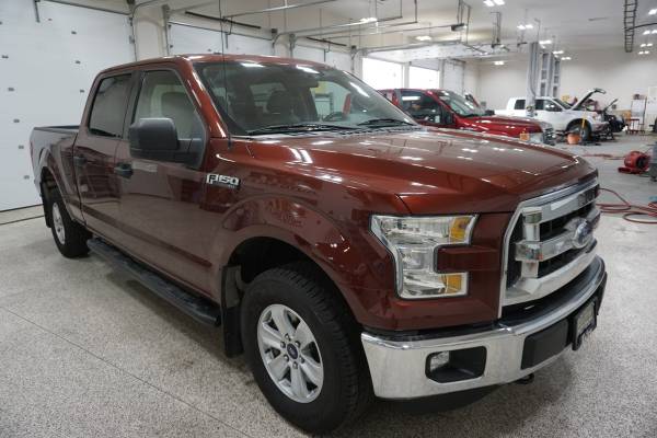 **Seats Six/Back Up Camera/Great Deal**2015 Ford F150 XLT - cars &... for sale in Ammon, ID – photo 2