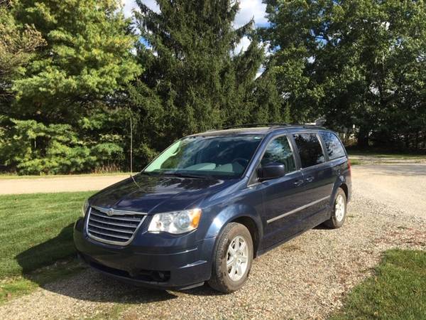 2009 Chrysler Town and Country Touring Mini-Van for sale in Milford, MI – photo 10