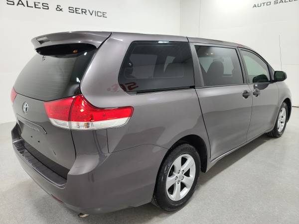2014 Toyota Sienna L! 7 Passenger! New Tires! New Frnt Brakes! for sale in Suamico, WI – photo 23