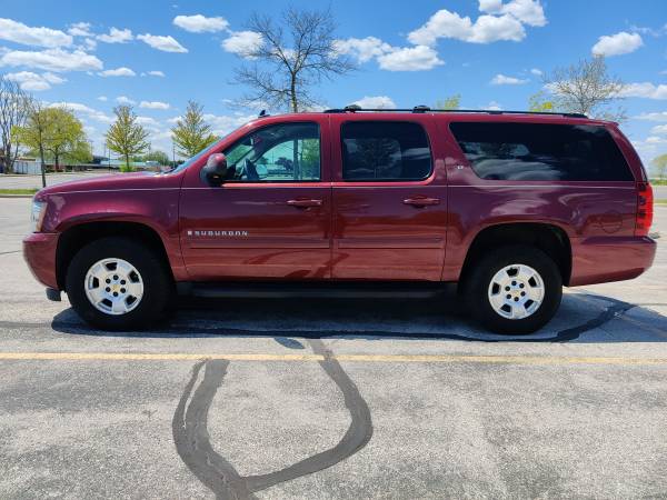 2009 CHEVY SUBURBAN LT - - by dealer - vehicle for sale in Waukesha, WI – photo 4