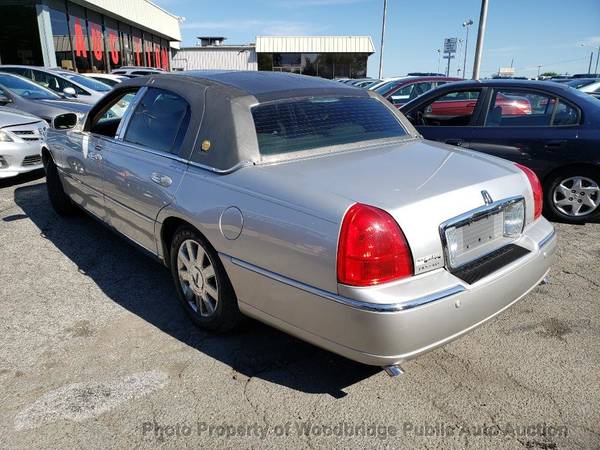 2003 *Lincoln* *Town Car* *4dr Sedan Signature* Silv - cars & trucks... for sale in Woodbridge, District Of Columbia – photo 4