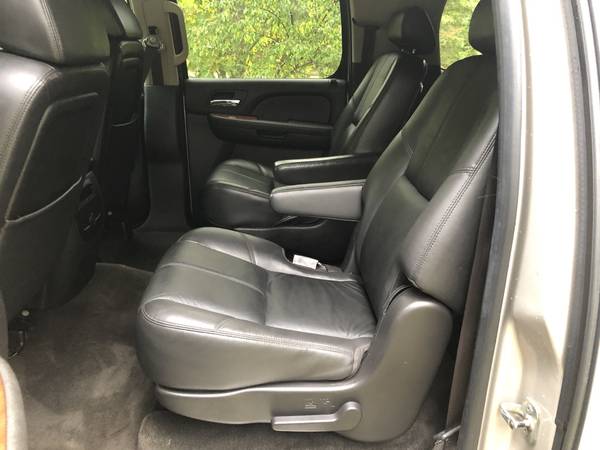 2008 GMC YUKON XL LOADED LEATHER MOONROOF! 140K EXCEL IN/OUT! E-85 GAS for sale in Copiague, NY – photo 19
