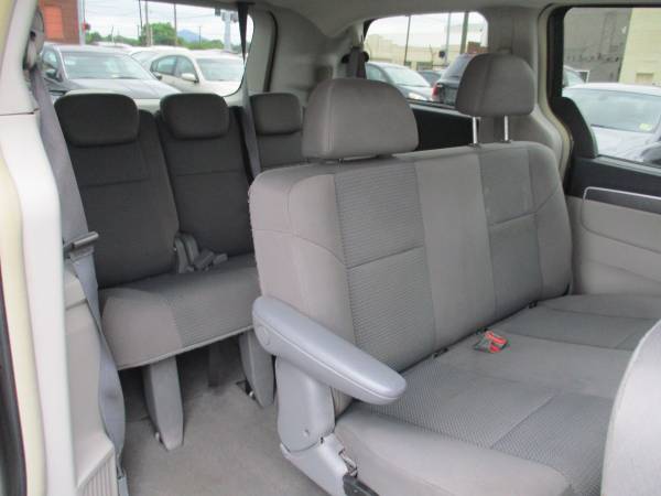 2010 Volkswagen Routan S **Hot Deal/Cold A/C/ New Tire & Clean Title** for sale in Roanoke, VA – photo 19
