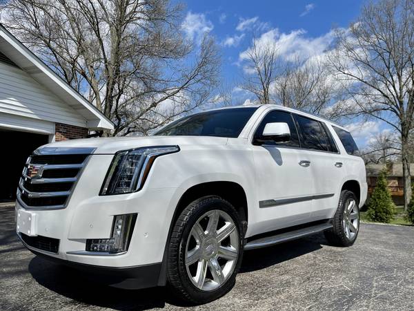 2018 Cadillac Escalade Premium Luxury 4WD 32, 000 Miles DVD FLAWLESS for sale in Saint Louis, MO – photo 6