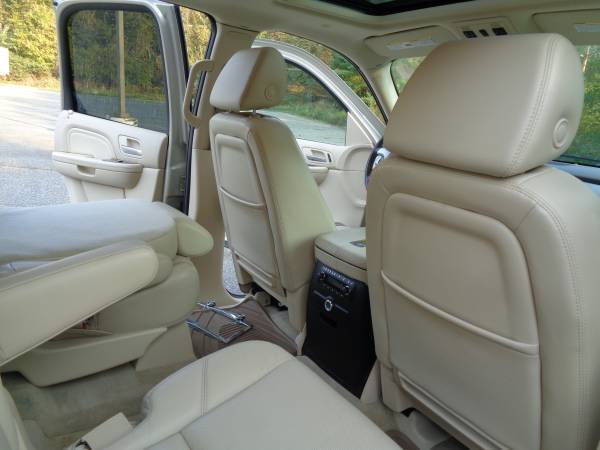 2007 Cadillac Escalade AWD Fully Loaded Very Clean for sale in Waynesboro, MD – photo 23