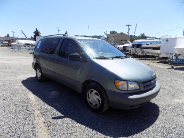 1998 Toyota Sienna LE CARFAX 1 OWNER - BLOWOUT SALE! - cars & for sale in Kenmore, WA – photo 2