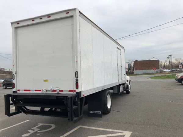 2013 Hino 268, Liftgate, 24 Feet Box, Side Door, LIKE NEW for sale in Jersey City, NY – photo 4