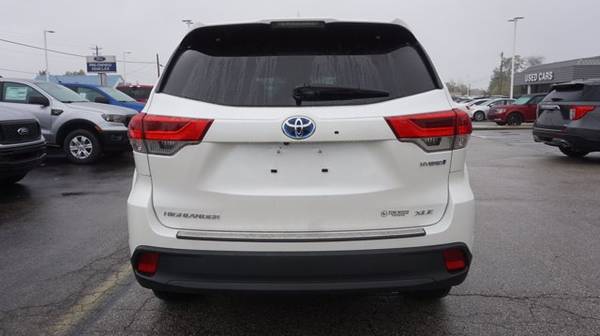 2019 Toyota Highlander Hybrid XLE - cars & trucks - by dealer -... for sale in Milford, OH – photo 5