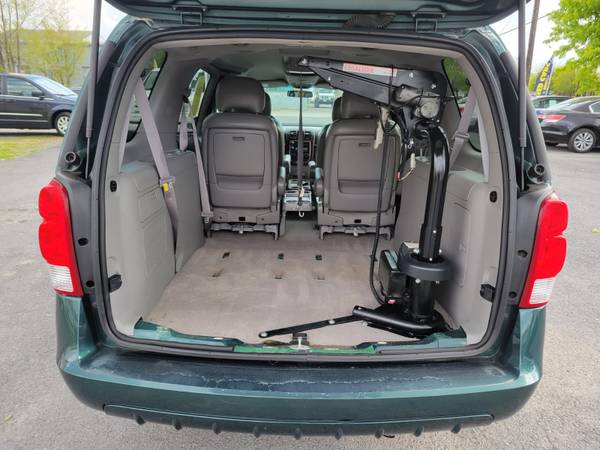 2005 Buick Terraza AWD WHEELCHAIR ACCESSIBLE VAN POWER LIFT for sale in Front Royal, VA – photo 3