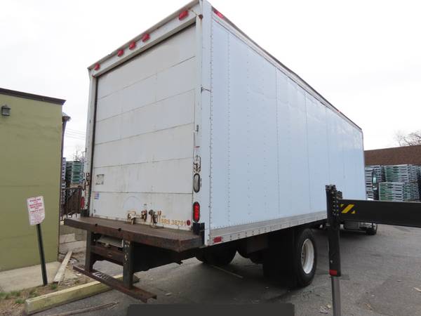 2006 Freightliner M2 26 Box Truck 8701 - - by dealer for sale in Coventry, RI – photo 4