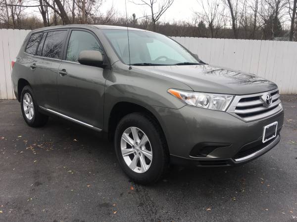 2011 Toyota Highlander SE 4WD Automatic 6 Cylinder 3RD Row Seating -... for sale in Watertown, NY – photo 3