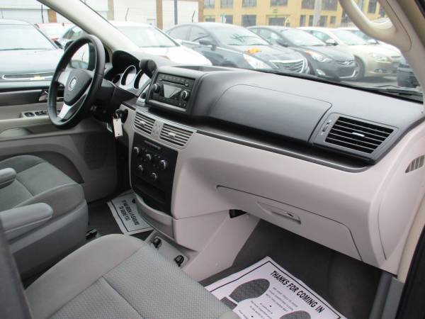 2010 Volkswagen Routan S **Hot Deal/Cold A/C/ New Tire & Clean Title** for sale in Roanoke, VA – photo 16