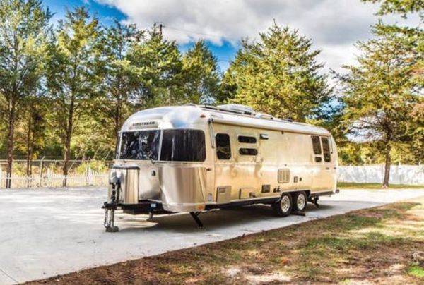 2018 Airstream Tommy Bahama 27FB Relax Edition Financing Available.... for sale in CHANTILLY, District Of Columbia