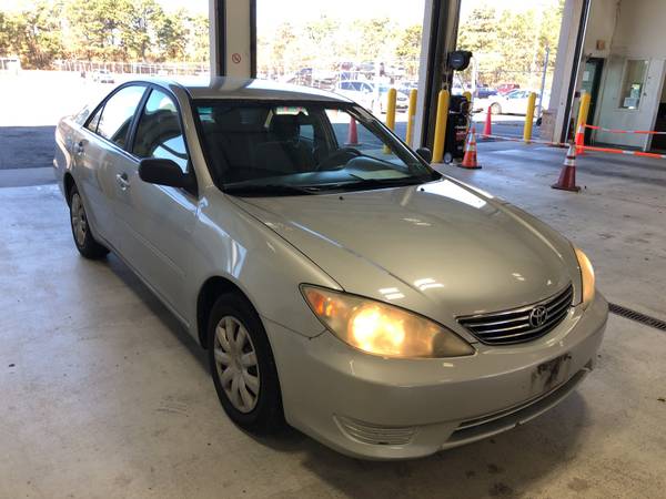 2005 toyota camry le - cars & trucks - by dealer - vehicle... for sale in Shirley, NY – photo 3