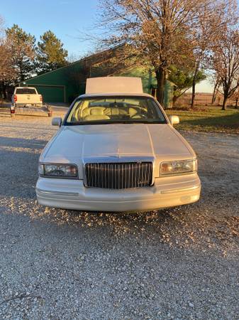 1995 Lincoln Town Car - cars & trucks - by owner - vehicle... for sale in Wamego, KS – photo 6