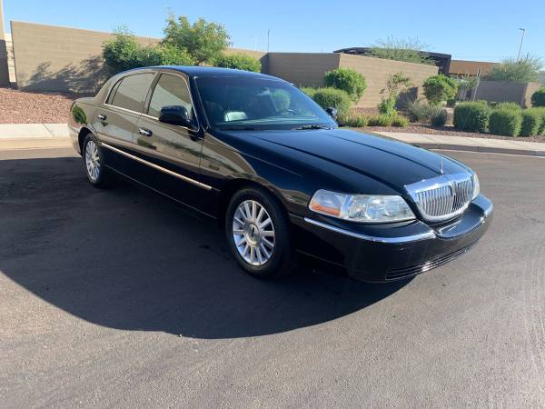 2004 Lincoln town car signature (clean tittle) - cars & trucks - by... for sale in Phoenix, AZ – photo 3