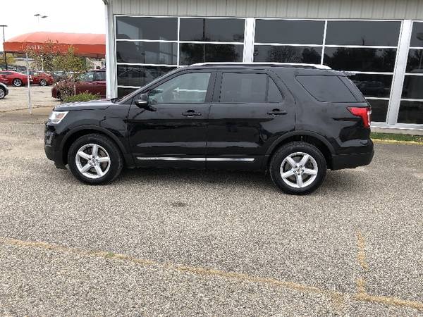 2016 Ford Explorer XLT 4WD - - by dealer - vehicle for sale in Middleton, WI – photo 8