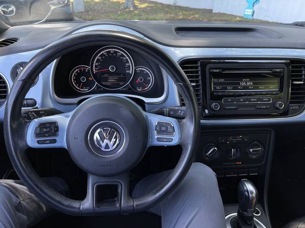 2015 Volkswagen Beetle Convertible Low mi Clean title Rare color! for sale in Longwood , FL – photo 8