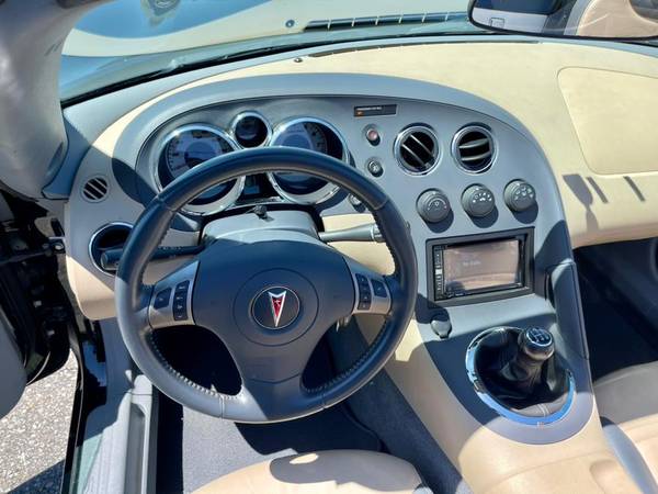 Look What Just Came In! A 2006 Pontiac Solstice with only for sale in South Windsor, CT – photo 20