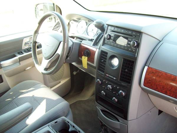2008 Chrysler Town & Country Touring - 157k mi - Non Smoker Driven for sale in Southaven, TN – photo 14