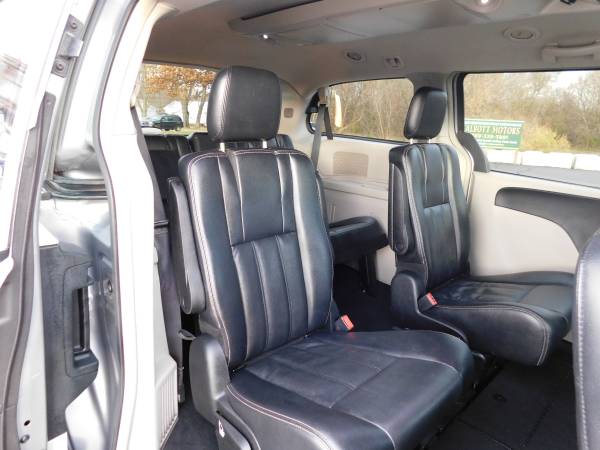 2013 CHRYSLER TOWN & COUNTRY TOURING! ONLY 151K MILES! - cars &... for sale in Battle Creek, MI – photo 9