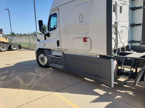 2015 Freightliner Cascadia SKU:2707G for sale in Chicago, IL – photo 15