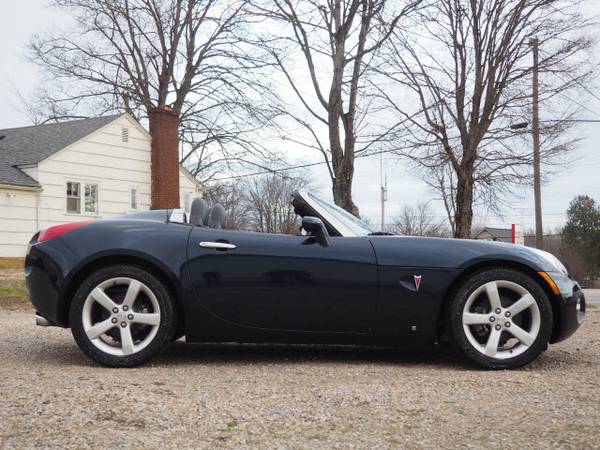 2006 Pontiac Solstice Base Convertible - cars & trucks - by dealer -... for sale in Heath, OH – photo 2