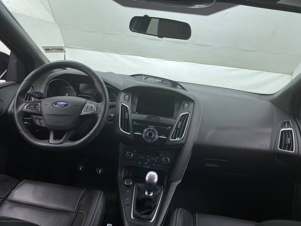 2017 Ford Focus ST Hatchback 4D hatchback Black - FINANCE ONLINE -... for sale in Park Ridge, IL – photo 22