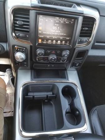 2017 Ram 1500 Crew Cab - Financing Available! for sale in Grayslake, IL – photo 22