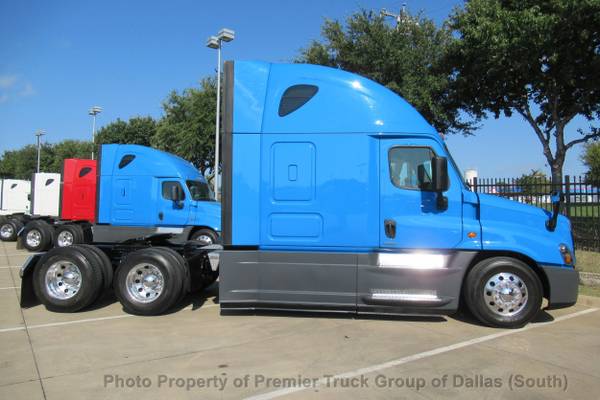 2017 *FREIGHTLINER* *Cascadia* *CA125SLP* Blue Deliv - cars & trucks... for sale in Dallas, TX – photo 4