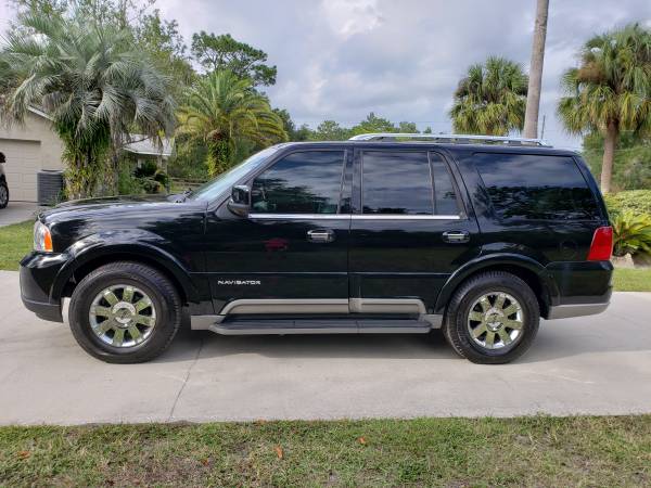 2004 Lincoln Navigator Luxury SUV - 1 Owner - DVD Player - Captains for sale in Lake Helen, FL – photo 2